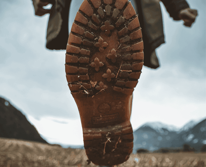Semelle d’une chaussure de randonnée, illustration de la notion d’empreinte