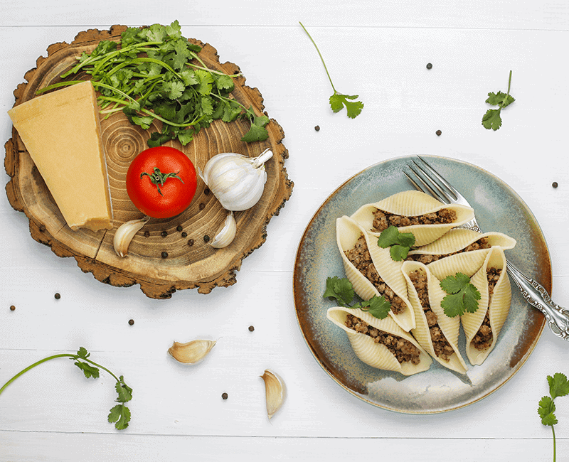 Grandes coquilles de pâtes farcies présentées dans une assiette