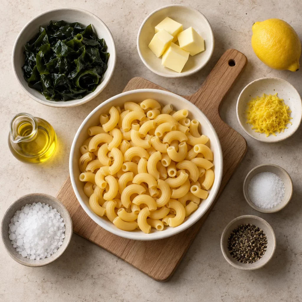 Les ingrédients pour Algues wakamé, beurre de citron et Macaroni Les ingrédients pour Algues wakamé, beurre de citron et Macaroni — illustration
